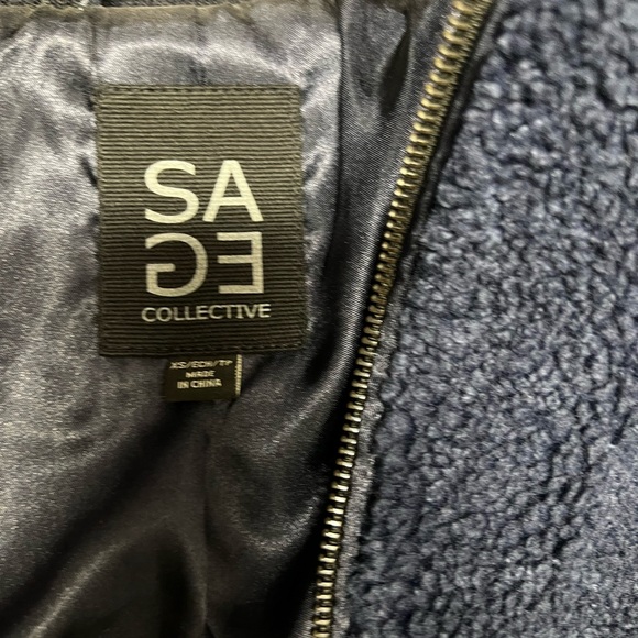 Winter coat with beautiful Faux fur - Picture 2 of 4